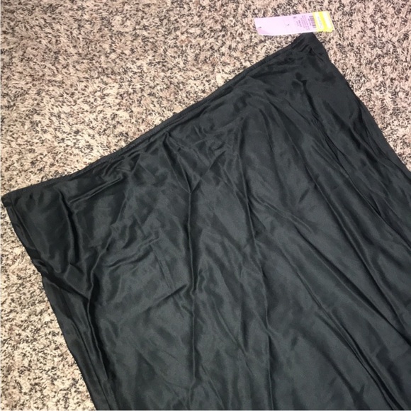 🆕 Wild Fable Elegant Black Satin Women's Pull On Midi Skirt Var Sizes | NWT - Picture 2 of 5